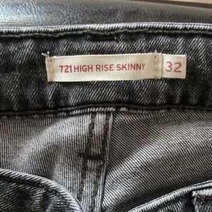 Levi’s high rise skinny jeans size 32-no flaws